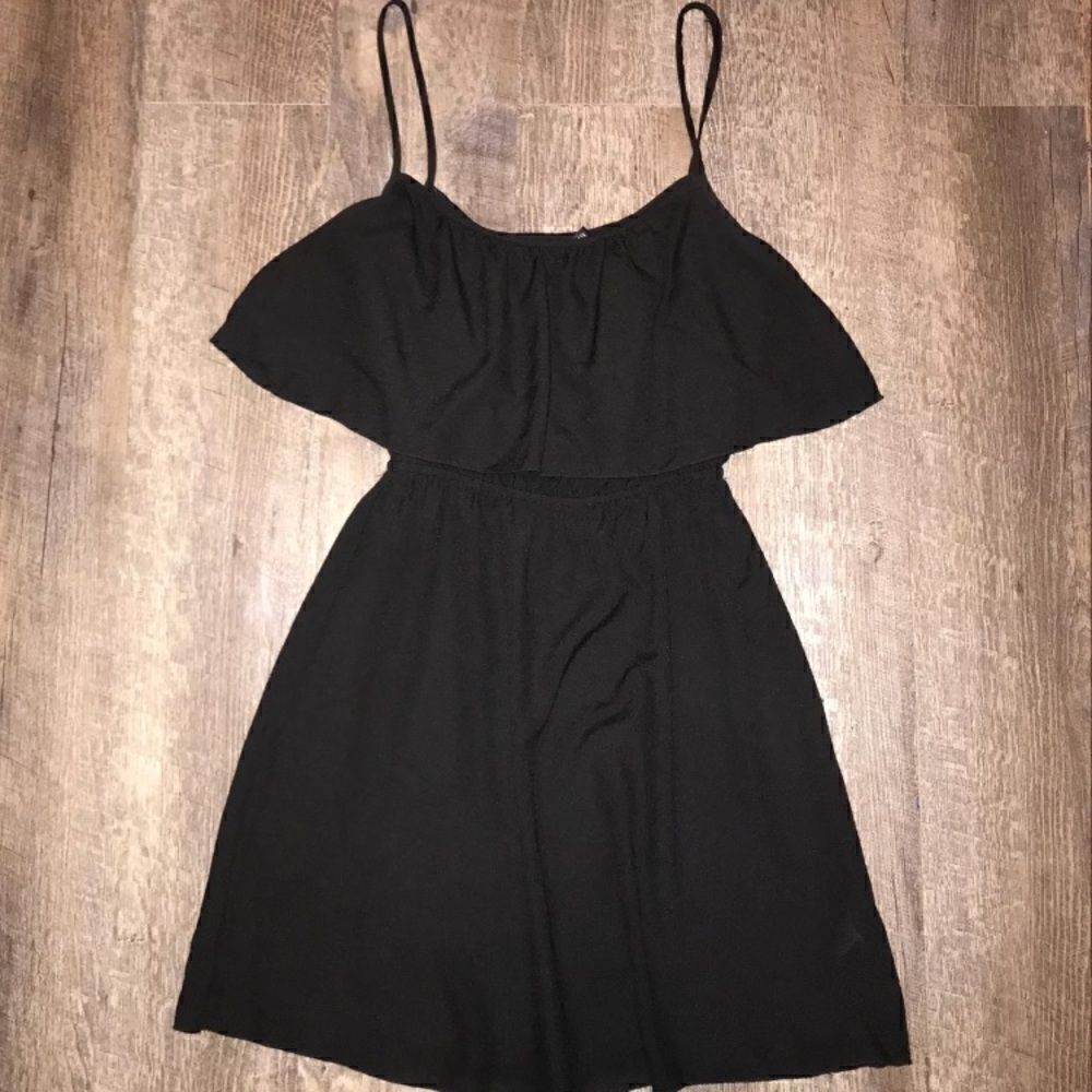 Ali & Kris Little Black Dress: Small